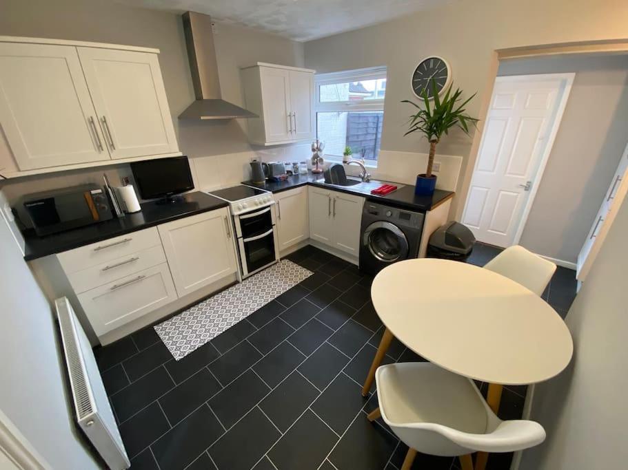 Seaside 2 Bed Townhouse, Near Cleethorpes Station Villa Buitenkant foto